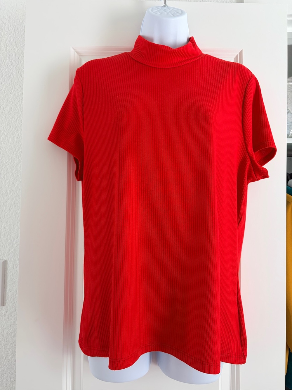 Express- Red Short Sleeve Mock Neck Top